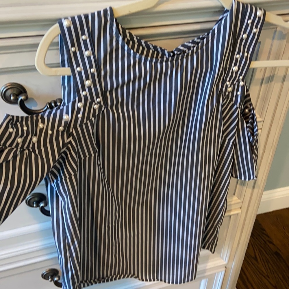 Cold shoulder striped blouse with pearl details